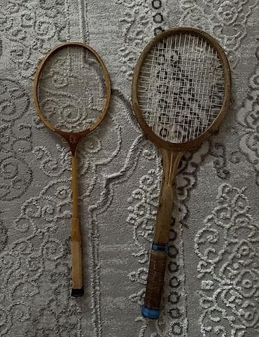 Спортивные сумки: Набор из двух ракеток винтажного типа: - Деревянная ракетка для — 1