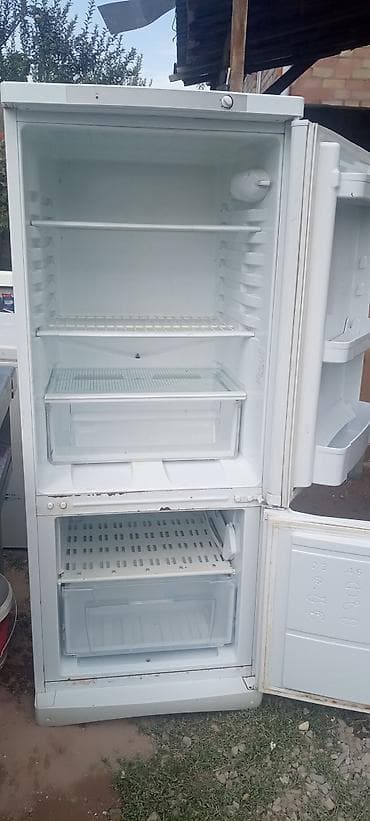 Техника и электроника: Холодильник Indesit, Б/у, Двухкамерный, 150 * — 1