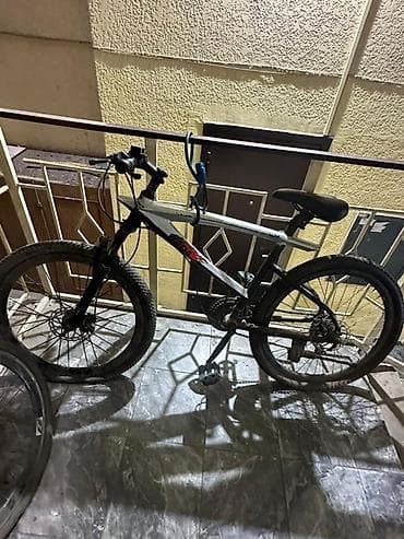 Горный велосипед с алюминиевой рамой и прямой верхней трубой. Диаметр