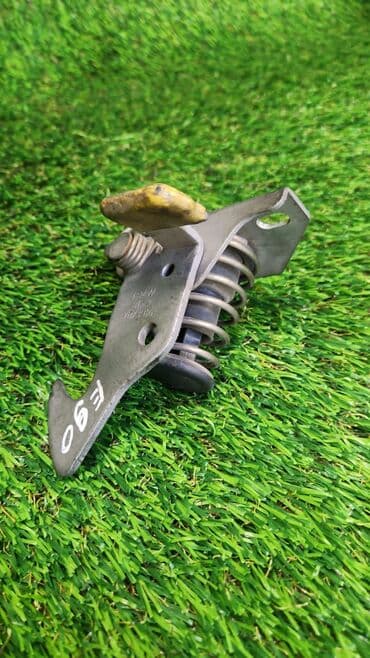 е91: Крючок капота Е90 е91 е92 е93 Крючок капота 6 В отличном состоянии — 2