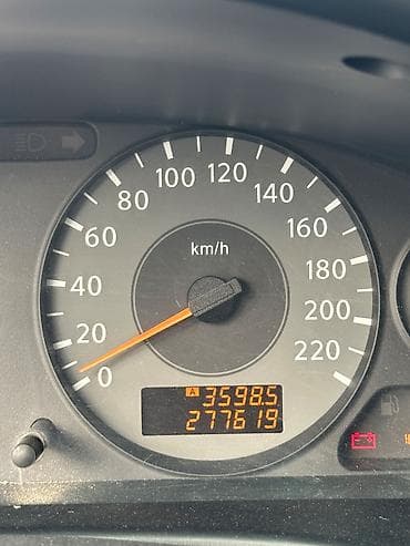 Унаа: Nissan Almera Classic: 2006 г., 1.6 л, Кол менен иштөөчү, Бензин, Седан — 5