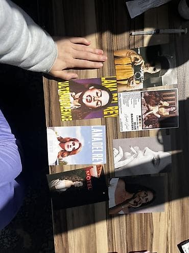 холли блэк: Набор печатных постеров и фотокарт Ланы Дель Рей.

7 шт — 2