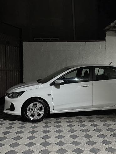Chevrolet Onix: 2020 г., 1 л, Автомат, Бензин, Седан — 5