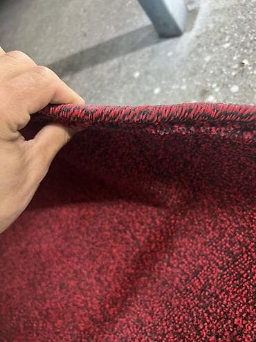 ковер дешево купить: Ковровое покрытие красно‑черного меланжевого цвета - Материал — 3