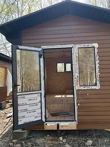 контейнер гараж: Окна и двери на заказ - Компактные модульные строения с двускатной — 2