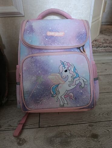 Удобные и яркие детские рюкзаки, выполненные в нежных розовых и