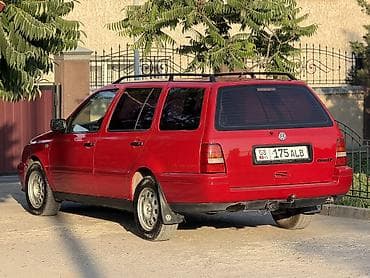 два авто: Volkswagen Golf Variant: 1996 г., 1.8 л, Механика, Бензин, Универсал — 3