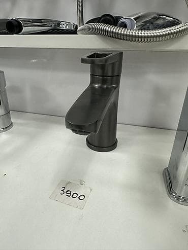 surface pen: Смеситель для умывальника, однорычажный, матовый темный металл. - — 2