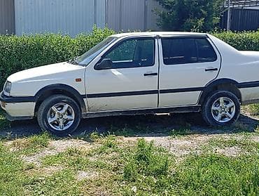 Транспорт: Volkswagen Vento: 1994 г., Механика, Бензин, Седан — 1