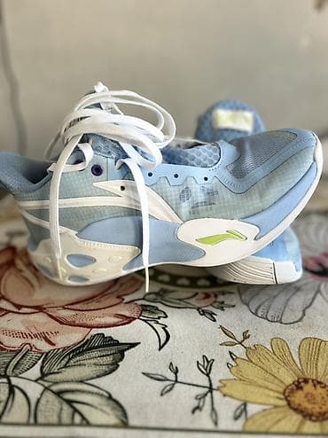военные принадлежности: Баскетбольные кроссовки (мужские) В отличном состоянии светло — 8