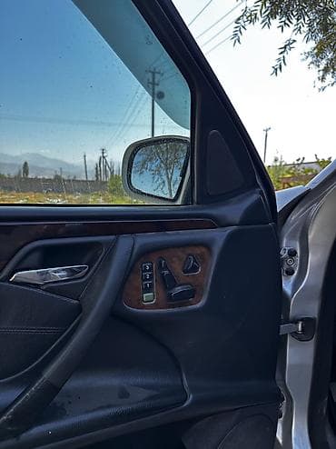 Mercedes-Benz E-Class: 2001 г., 3.2 л, Автомат, Дизель, Седан — 4