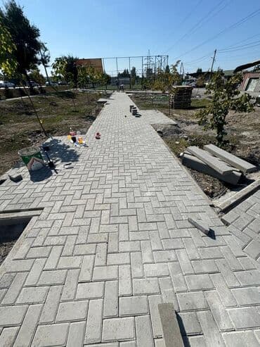 брусчатка бишкек цена: 1.	 #ПрессБрусчатка Выдерживает грузовые авто! Позвонить: 	2 — 10