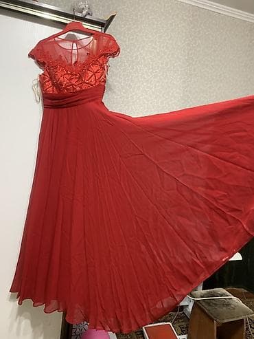 Вечернее длинное платье насыщенного красного цвета. - Силуэт