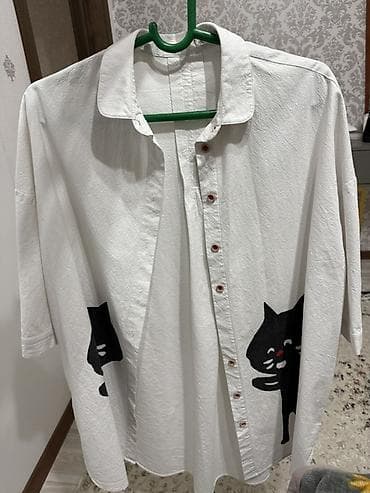 Белая женская рубашка-оверсайз с принтом котиков Размер стандарт L