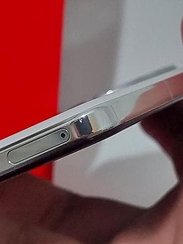 realme c2: OnePlus 13, Б/у, 256 ГБ, цвет - Белый, 2 SIM — 5