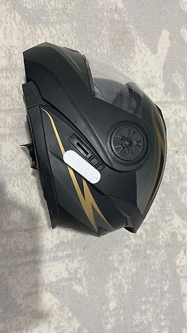 Многофункциональный шлем. встроенное очки, открывается нижний часть. в