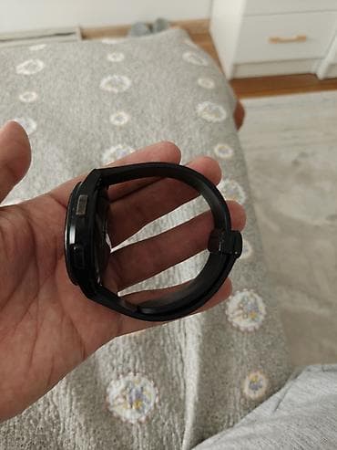 Apple Watch: Samsung Galaxy Watch6 Classic, чёрные. В комплекте зарядка, коробка — 3