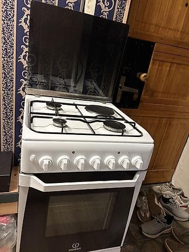 кухонные плиты бу: Кухонная плита Indesit, комбинированная - Рабочая поверхность: 3 — 3