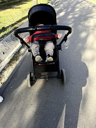 Детский мир: Прогулочная коляска с реверсивным сиденьем и большим капюшоном — 2