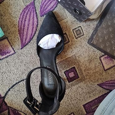 Басоножки-каблук замша
Носила несколько раз 
размер 37