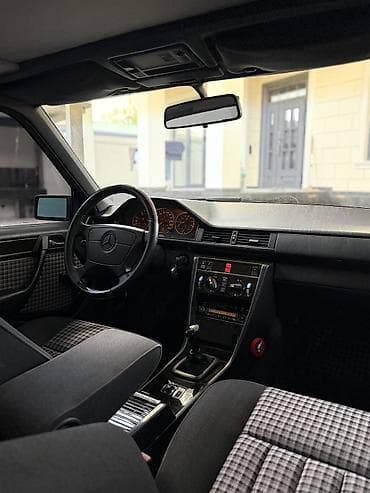 Унаа: Mercedes-Benz E-Class: 1992 г., 2.2 л, Кол менен иштөөчү, Бензин, Седан — 6