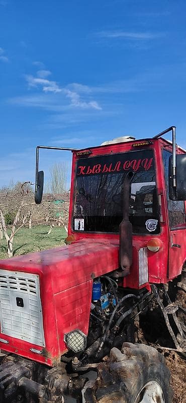 Тракторы Claas: Колёсный трактор с кабиной, красный Особенности и комплектация: - — 1