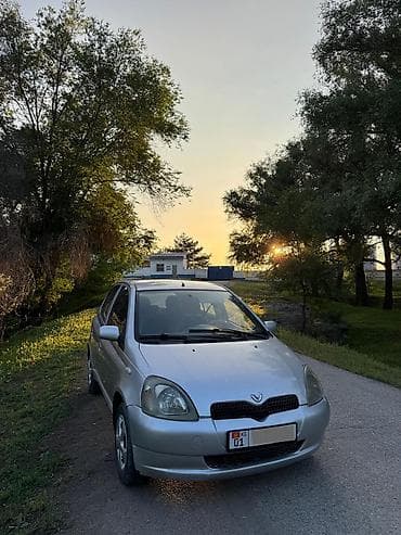 platz vitz: Toyota Yaris: 2001 г., 1.3 л, Механика, Бензин, Хэтчбэк — 1