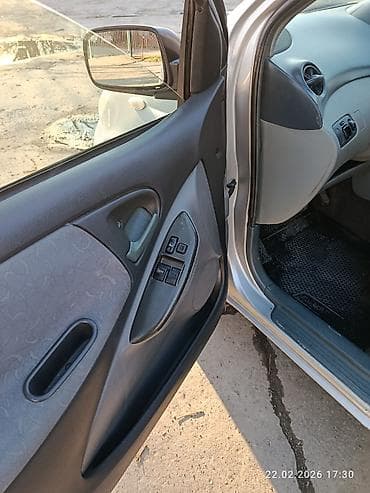 армянские авто: Toyota Yaris: 2003 г., 1.3 л, Автомат, Бензин, Хэтчбэк — 7