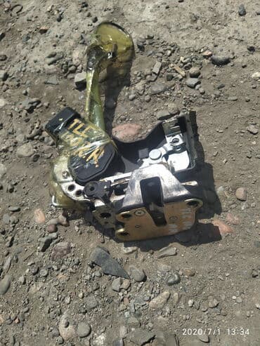 реставрация бронированных дверей: Toyota Land Cruiser 100 Замок дверной центральный, Тойота Ленд Крузер — 1