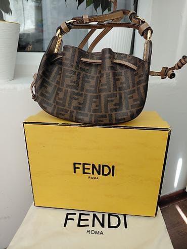 fendi: Сумка Fendi Roma, модель-бакет с культовым монограммным принтом FF. - — 2