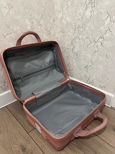 чемодан s: Чемодан, Новый, Материал: Пластик, Маленький (до 40 л), Твердый корпус — 2