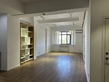 комната студия: Светлое многофункциональное помещение open-space с встроенной мебелью — 2