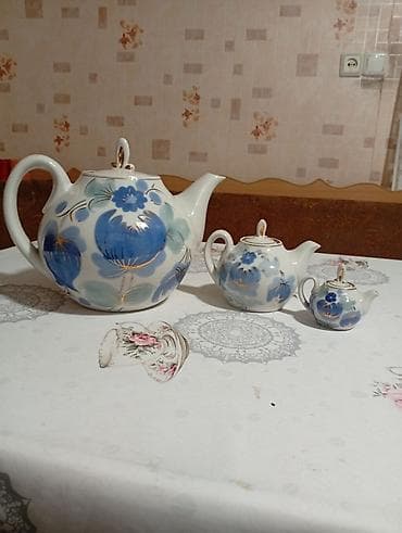 прес нитки: Фарфоровый чайный набор из 3 предметов: - Большой заварочный чайник с — 1