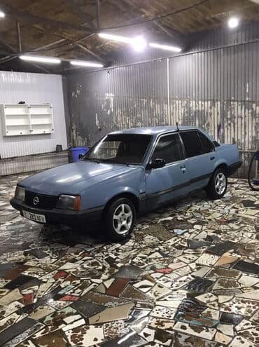 Opel Ascona: 1982 г., Механика, Бензин, Седан