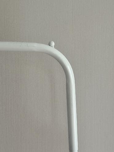 одежда игра в кальмара: Инстаграмная Металлическая напольная вешалка для одежды с полкой — 6