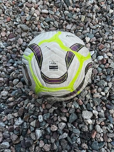 Футбольный мяч Nike Flight Premier League 2023/24 в хорошым состайаний