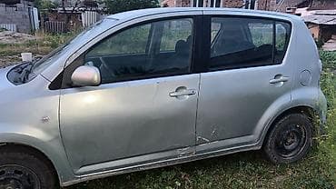 Унаа: Daihatsu Sirion: 2008 г., 0.9 л, Кол менен иштөөчү, Бензин, Хетчбек — 3