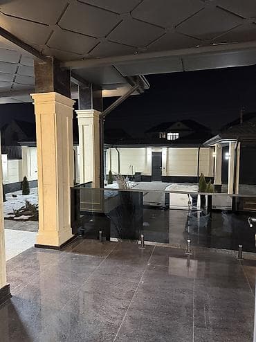 hostel osh: Современный двухэтажный дом с эффектной архитектурой и панорамным — 10