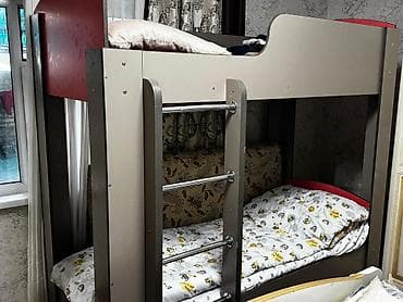 двух яростная детская кровать: Двухъярусная детская кровать, Б/у, ЛДСП, цвет - Серый — 2