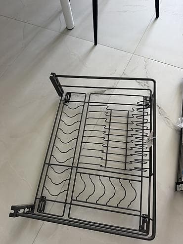 полки для посуды: Продаю нижнюю сушилку для кухни, новая. Качество отличное. 5000 сом — 3