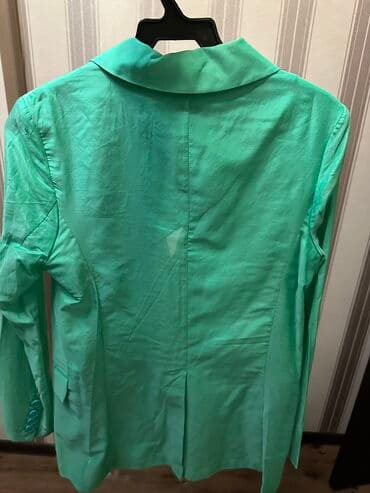 зеленый пиджак: Продаю стильный пиджак,качество отличное.Размер подойдет на S и М — 2
