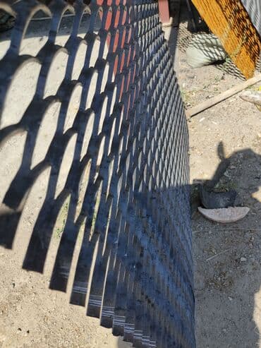 куплю лист металла: Просечно- вытяжной лист. Для настилов, лестниц, ступеней, проходов — 4