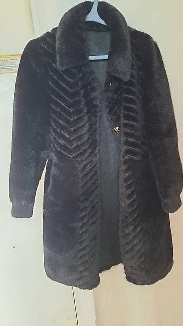 шуба из нерпы женская: Шуба из тёмного меха с оригинальной фактурной отделкой. - Цвет — 3