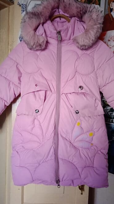 детская куртка на мальчика: Куртка зимняя теплая на девочку .Состояние хорошее. Капюшон — 1
