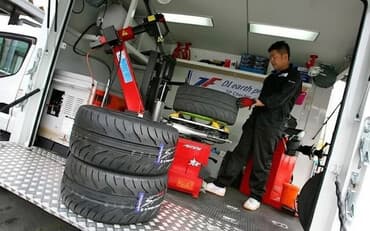 реечный домкрат: Выездной шиномонтаж Профессиональная мобильная мастерская на базе — 1