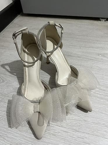 Жеке буюмдар: Туфли-лодочки на шпильке с декором - Цвет: молочный/айвори - Форма — 2