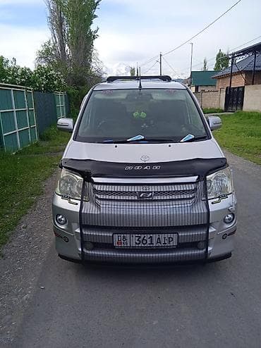 Toyota Noah: 2005 г., 0.2 - engine capacity л, Автомат, Бензин, Вэн/Минивэн — 6