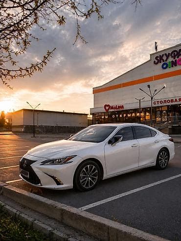 Lexus ES: 2019 г., 2.5 л, Типтроник, Гибрид, Седан