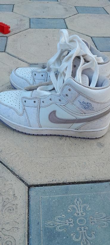 Кроссовки, 38, Air Jordan, Новый, цвет - Белый, Платная доставка