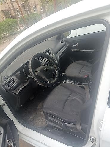 крышка бампера: Kia Rio: 2015 г., 1.4 л, Автомат, Бензин, Седан — 2